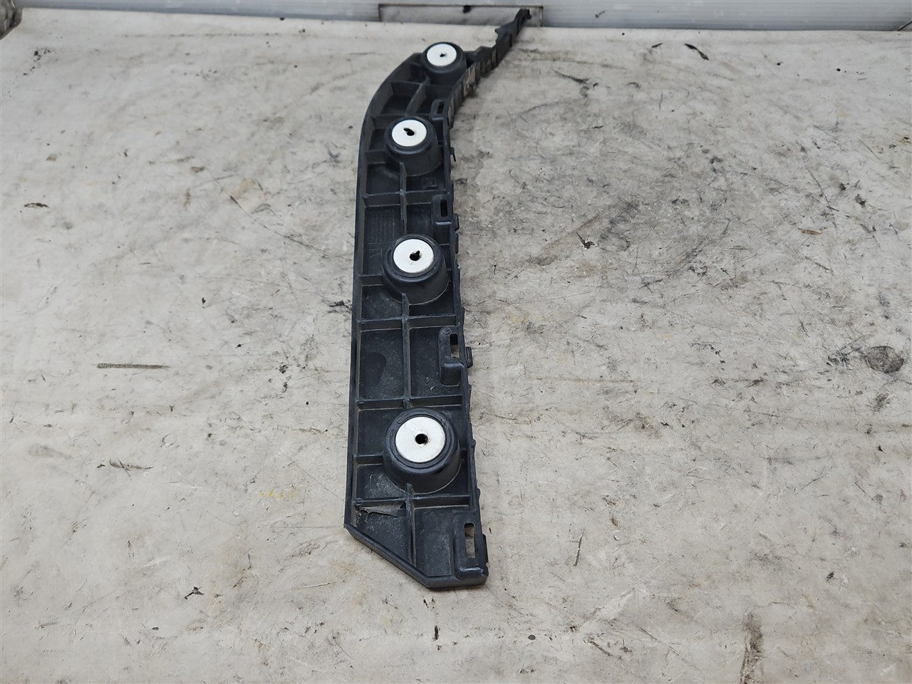 2016 CAMARO RH REAR BUMPER GUIDE BRACKET 33453 - image 8