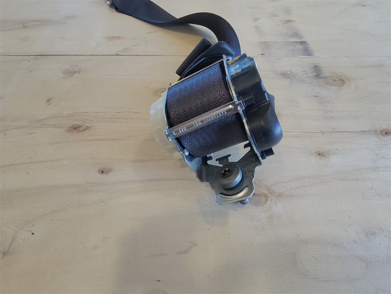 2016 CAMARO LH DRIVER REAR SEAT BELT RETRACTOR 33456 - image 3