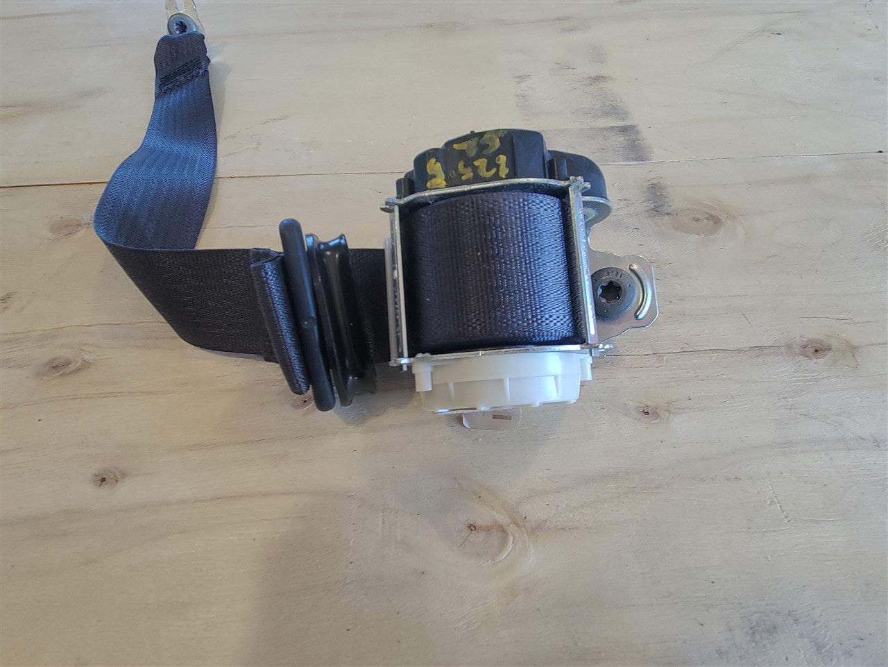 2016 CAMARO LH DRIVER REAR SEAT BELT RETRACTOR 33456 - image 4