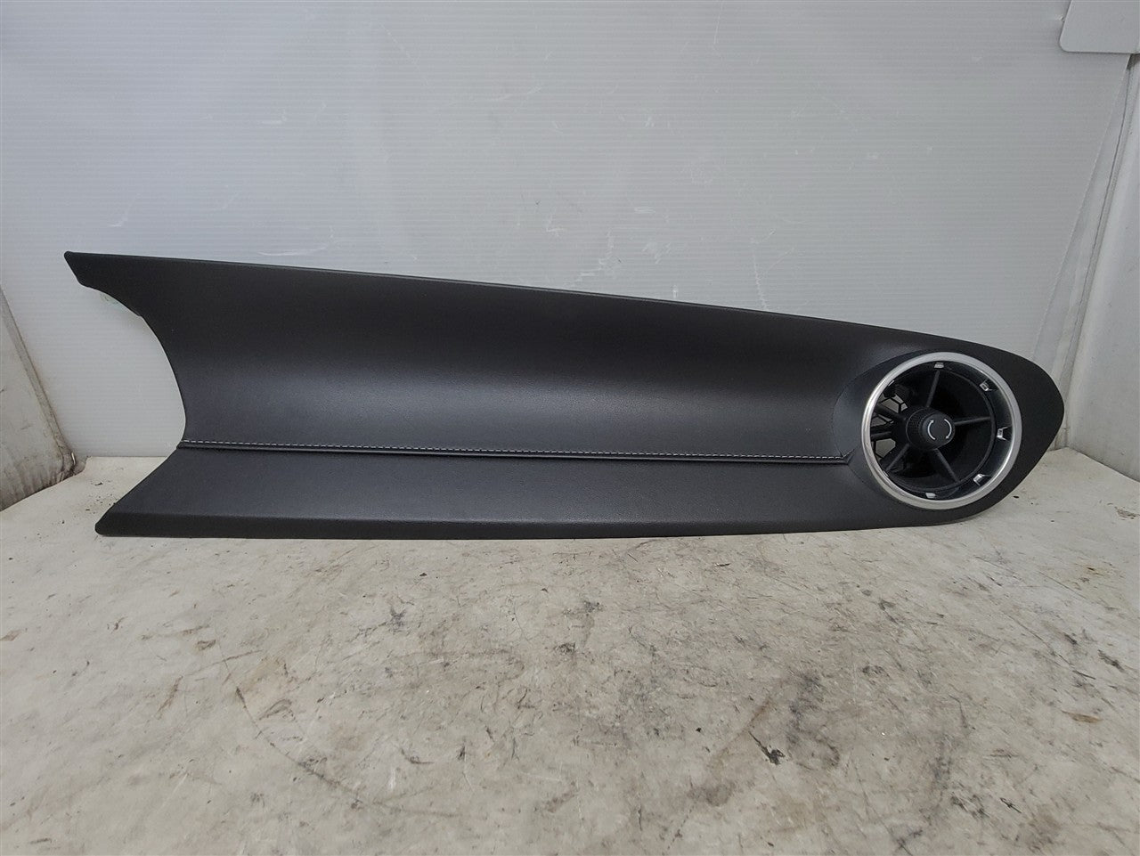 2016 CAMARO RH PASSENGER DASH TRIM VENT 84124221 33465 - image 1