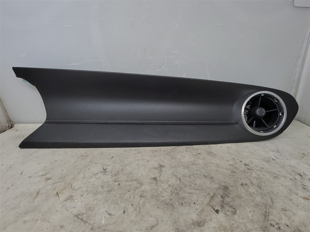 2016 CAMARO RH PASSENGER DASH TRIM VENT 84124221 33467 - image 1