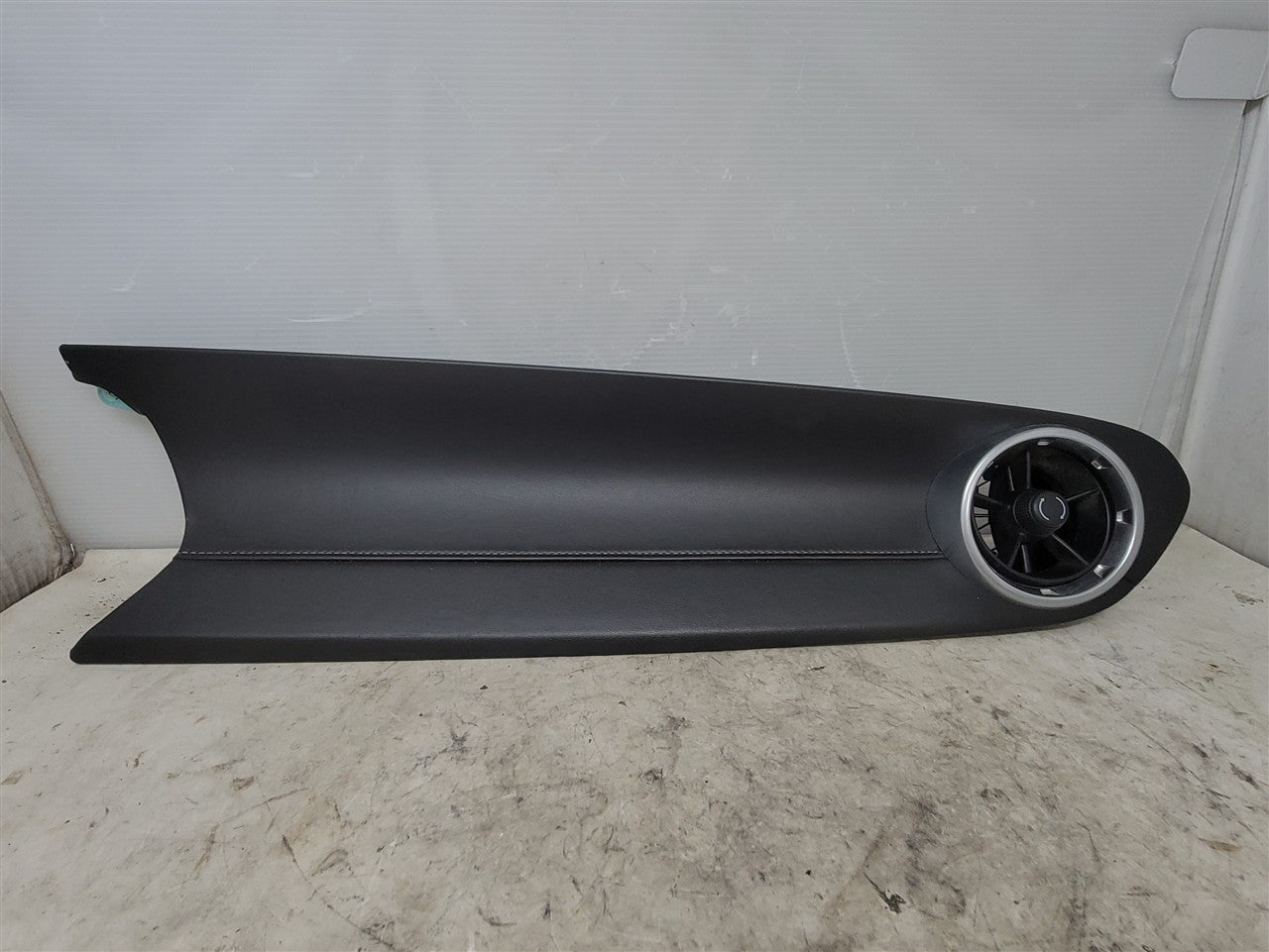 2016 CAMARO RH PASSENGER DASH TRIM VENT 84124221 33468 - image 1