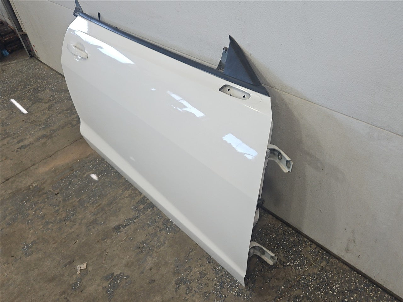 2014 CAMARO RH PASSENGER DOOR WHITE GAZ 000 33472 - image 2