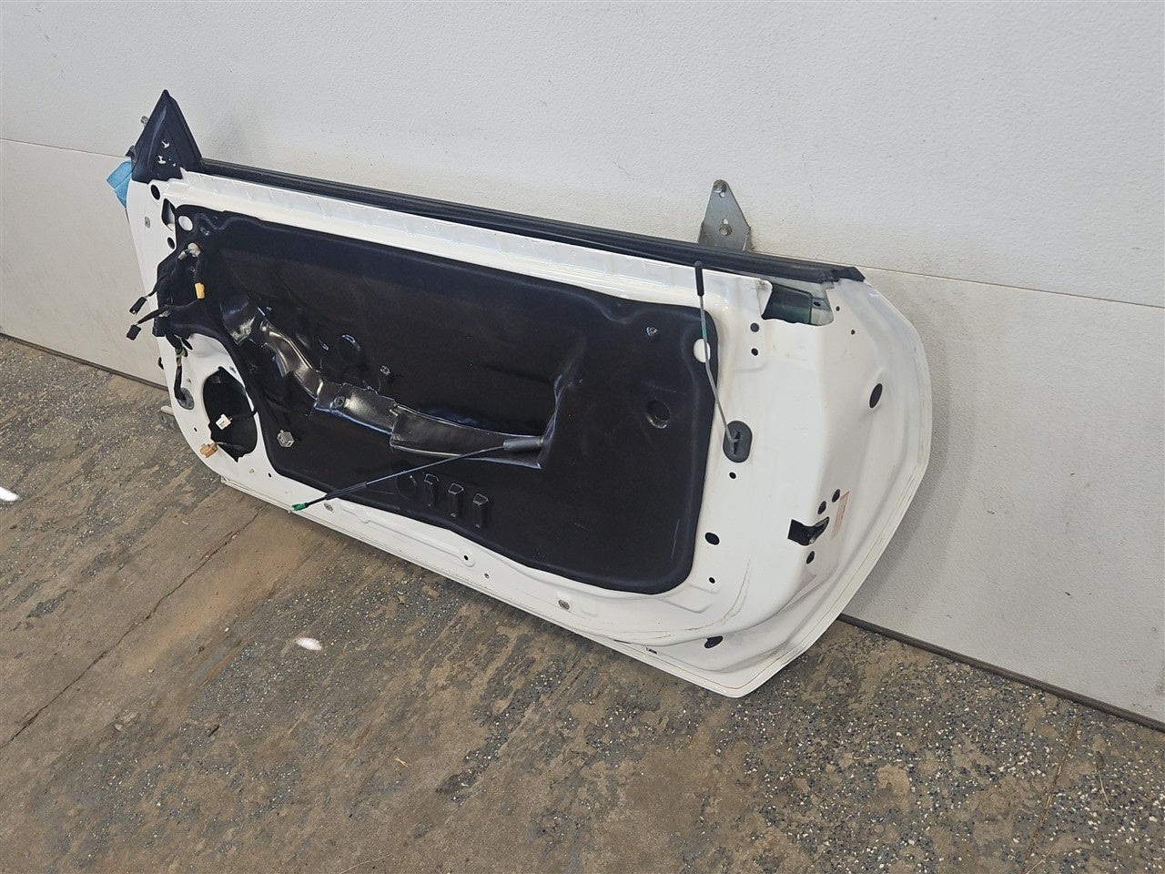 2014 CAMARO RH PASSENGER DOOR WHITE GAZ 000 33472 - image 9