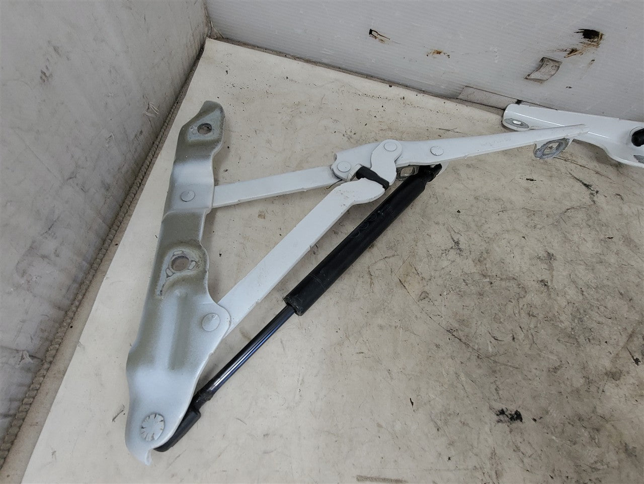 2014 CAMARO DECKLID TRUNK HINGES PAIR LH RH WHIT 33474 - image 4