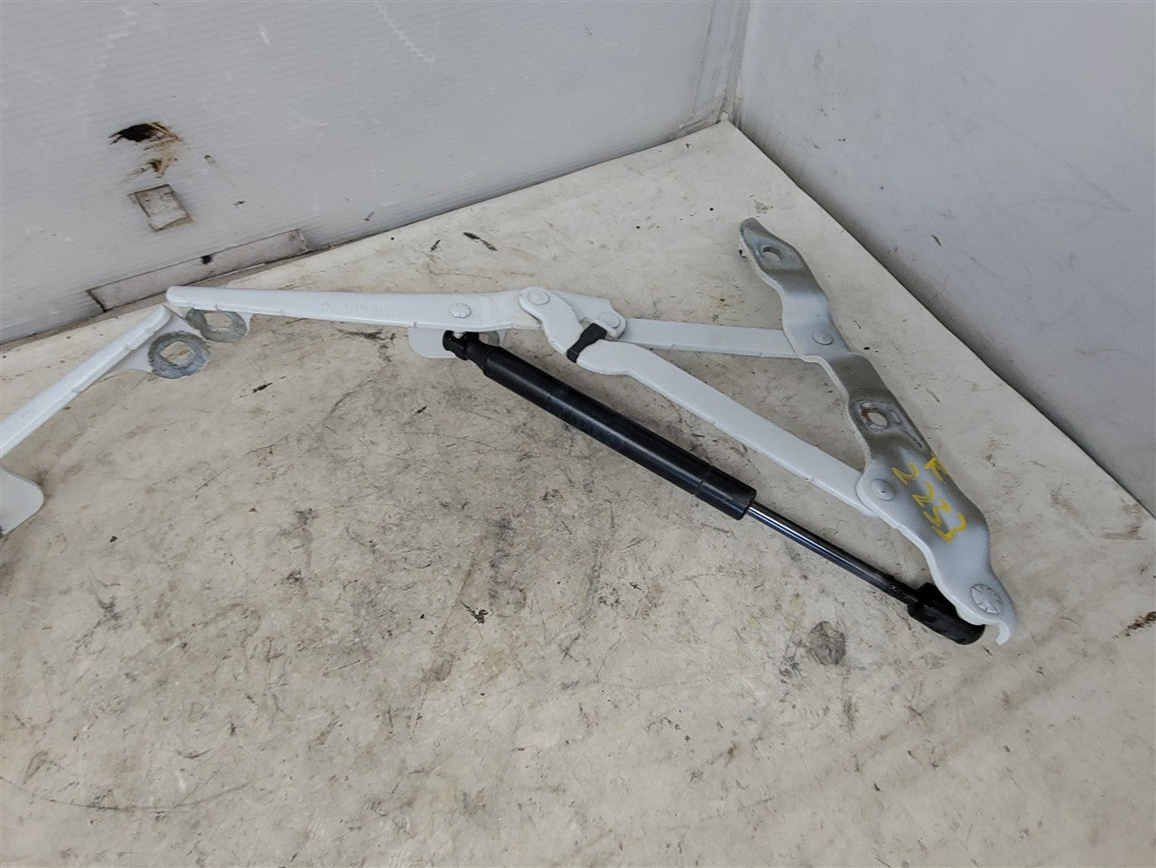 2014 CAMARO DECKLID TRUNK HINGES PAIR LH RH WHIT 33474 - image 5