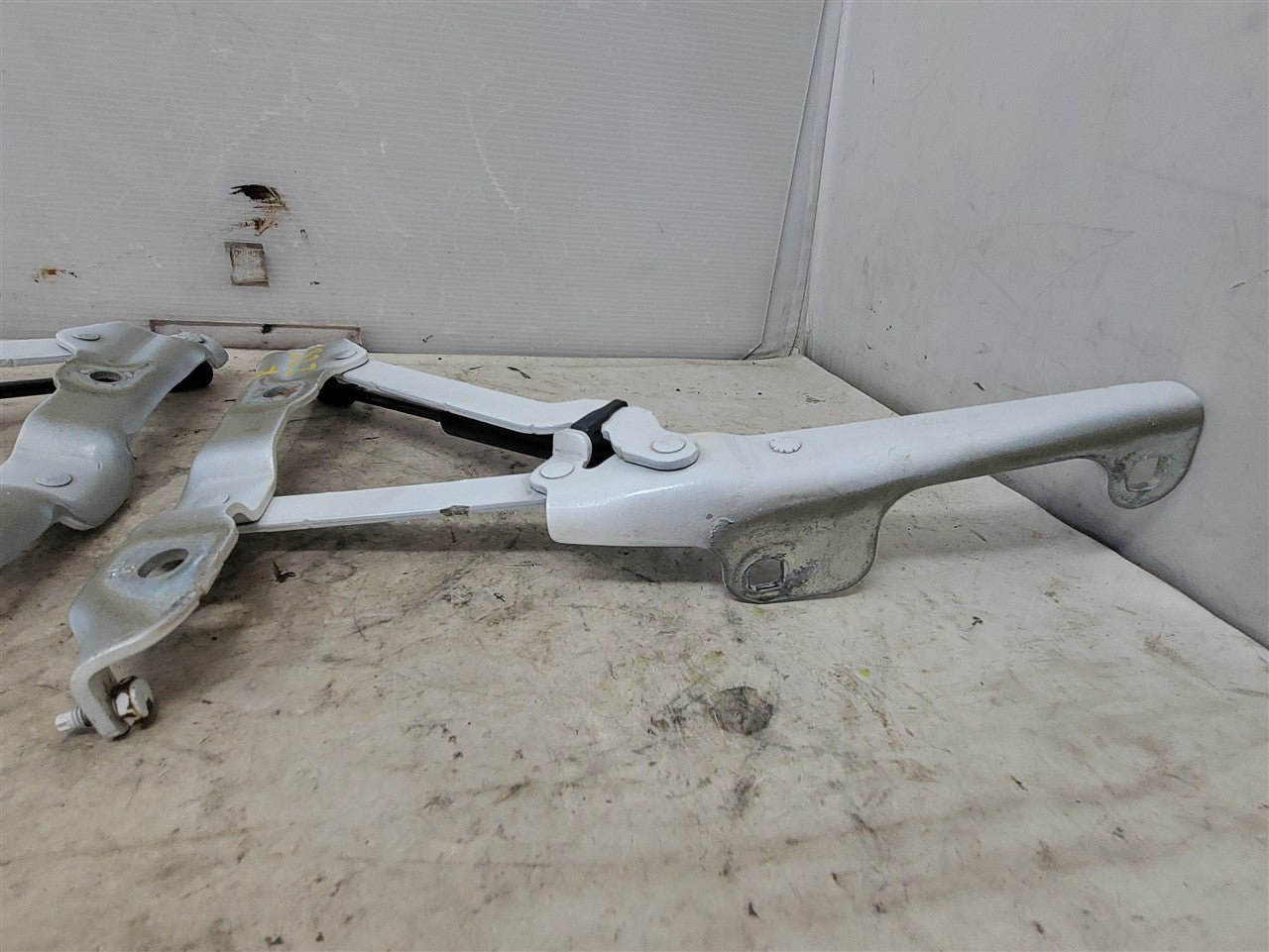 2014 CAMARO DECKLID TRUNK HINGES PAIR LH RH WHIT 33474 - image 8