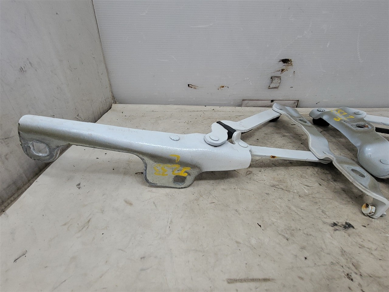 2014 CAMARO DECKLID TRUNK HINGES PAIR LH RH WHIT 33474 - image 9