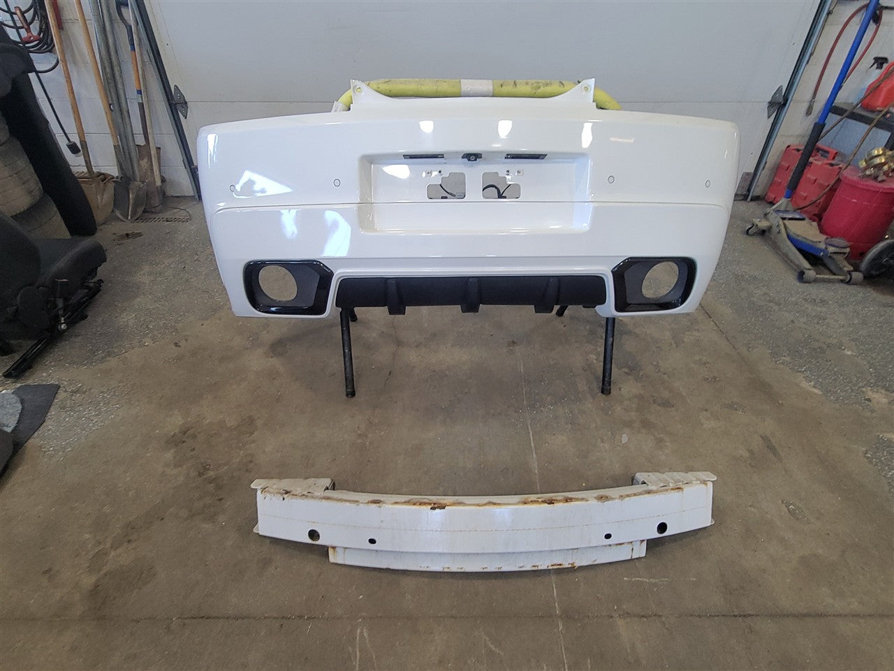2014 CAMARO REAR BUMPER WHITE SPRING EDITION GAZ 33478 - image 1