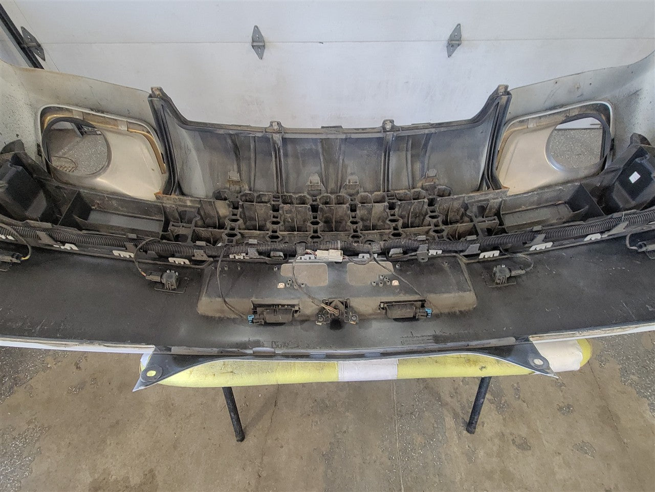 2014 CAMARO REAR BUMPER WHITE SPRING EDITION GAZ 33478 - image 14