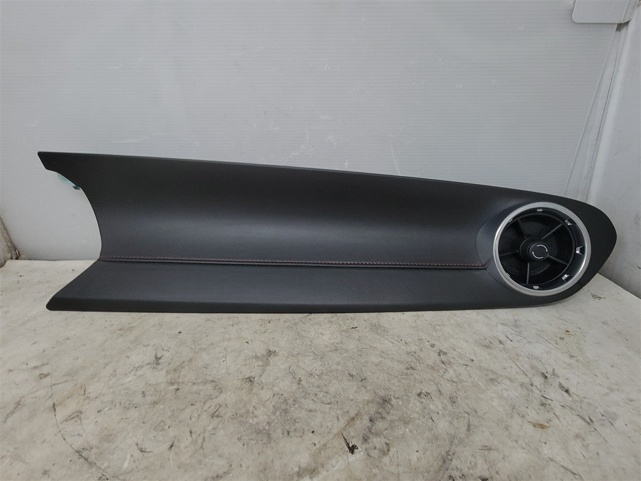 2016 CAMARO RH PASSENGER DASH TRIM VENT 23505184 33481 - image 1