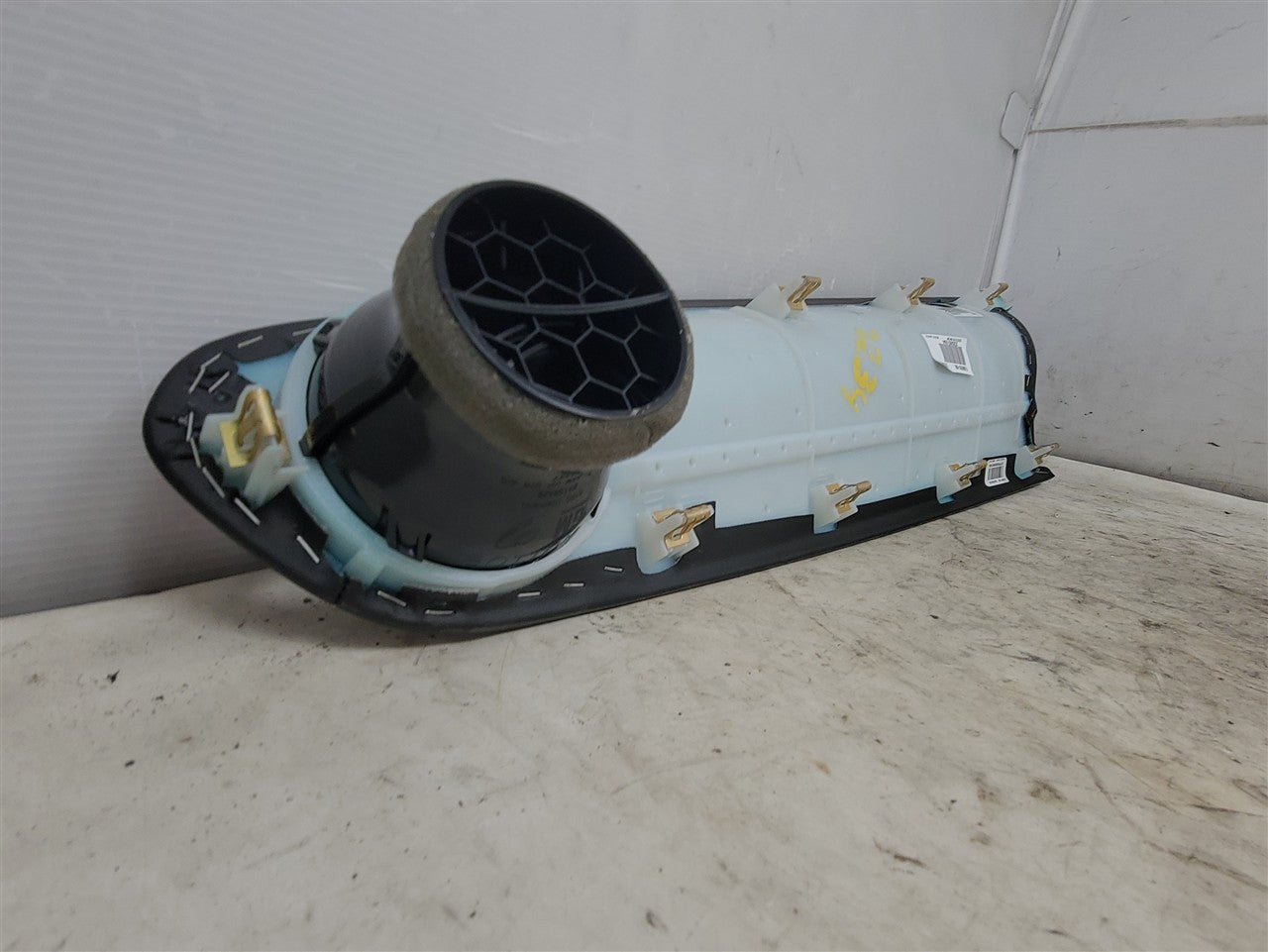 2016 CAMARO RH PASSENGER DASH TRIM VENT 23505184 33481 - image 9