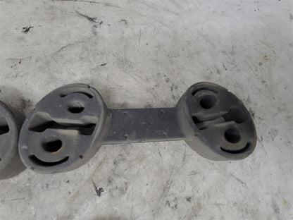2014 CAMARO OEM REAR EXHAUST HANGERS 4 PIECES 33487 - image 5