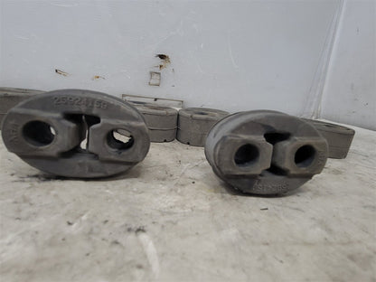 2014 CAMARO OEM REAR EXHAUST HANGERS 4 PIECES 33487 - image 7