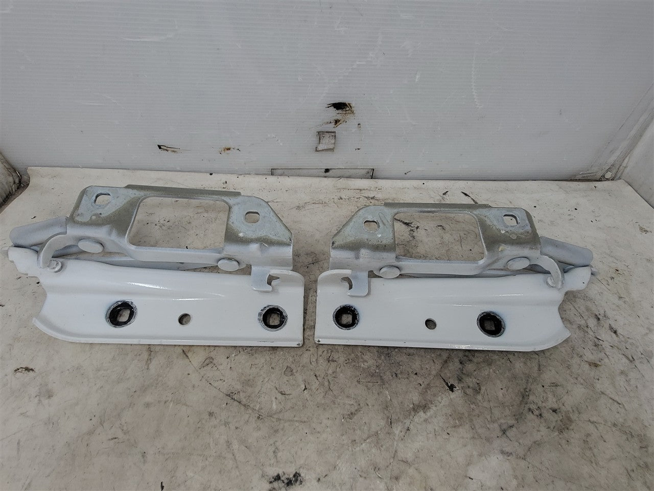 2014 CAMARO HOOD HINGES PAIR LH RH WHITE 33491 - image 1