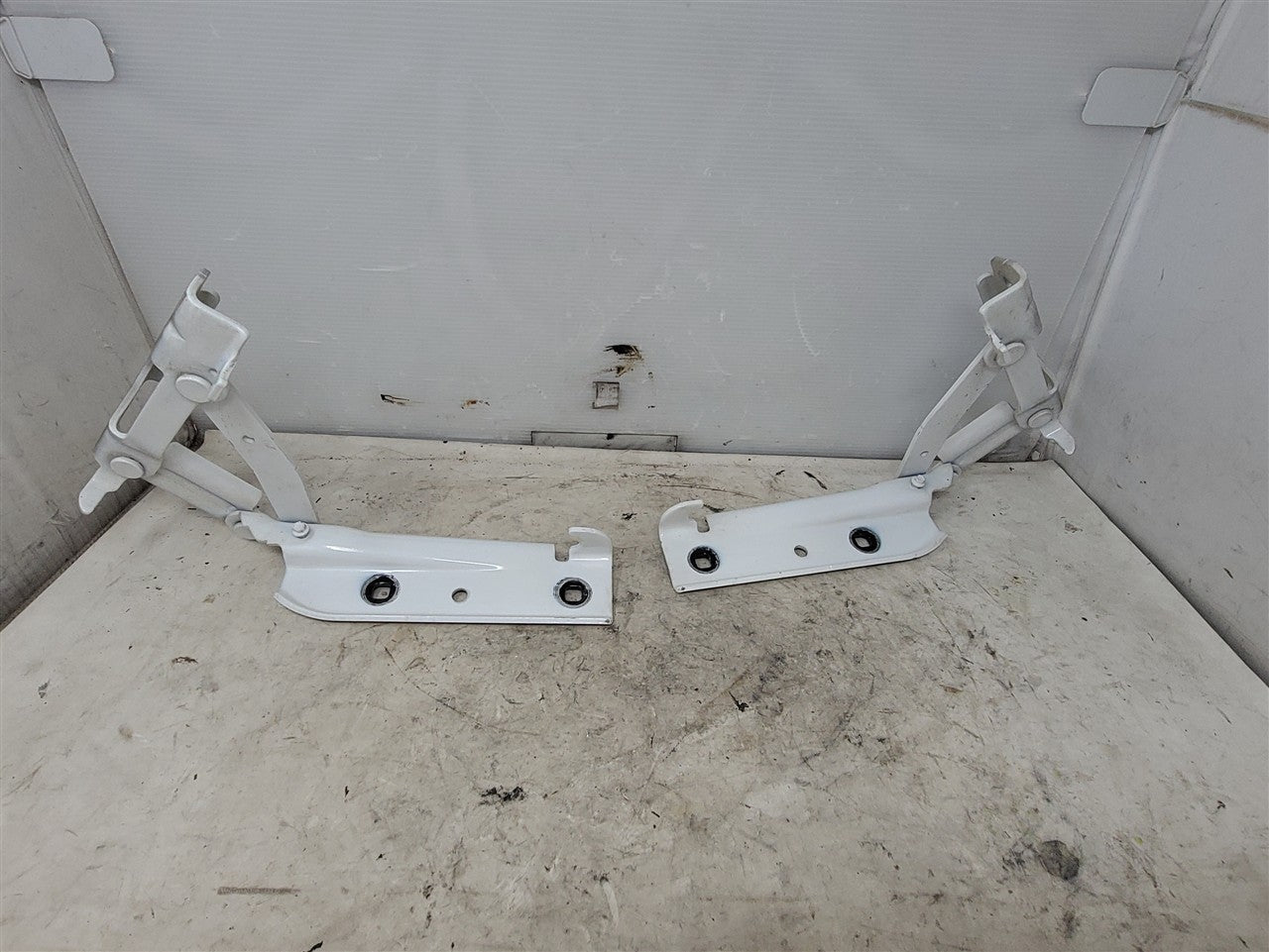 2014 CAMARO HOOD HINGES PAIR LH RH WHITE 33491 - image 9