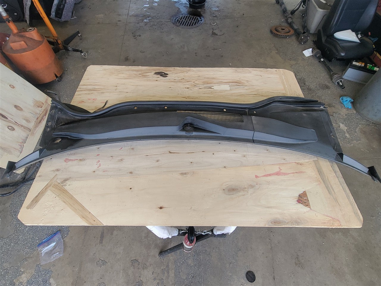 2014 CAMARO WINDSHIELD WIPER COWL TRIM PANEL 33496 - image 1