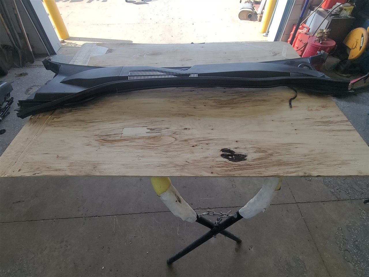 2014 CAMARO WINDSHIELD WIPER COWL TRIM PANEL 33496 - image 6