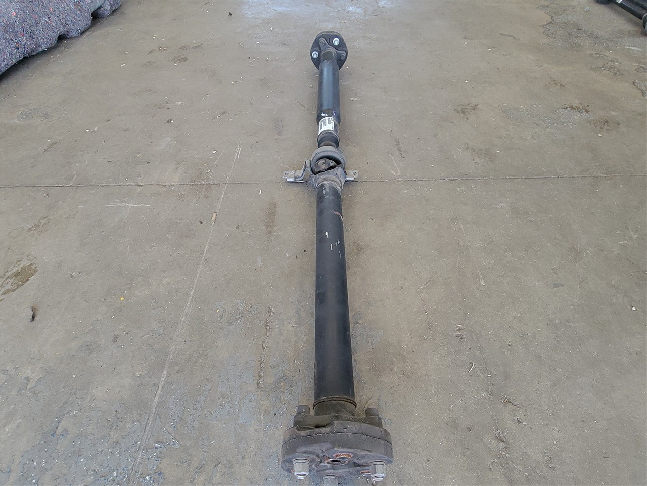 2014 CAMARO SS AUTO REAR DRIVE SHAFT 92237000 33497 - image 4