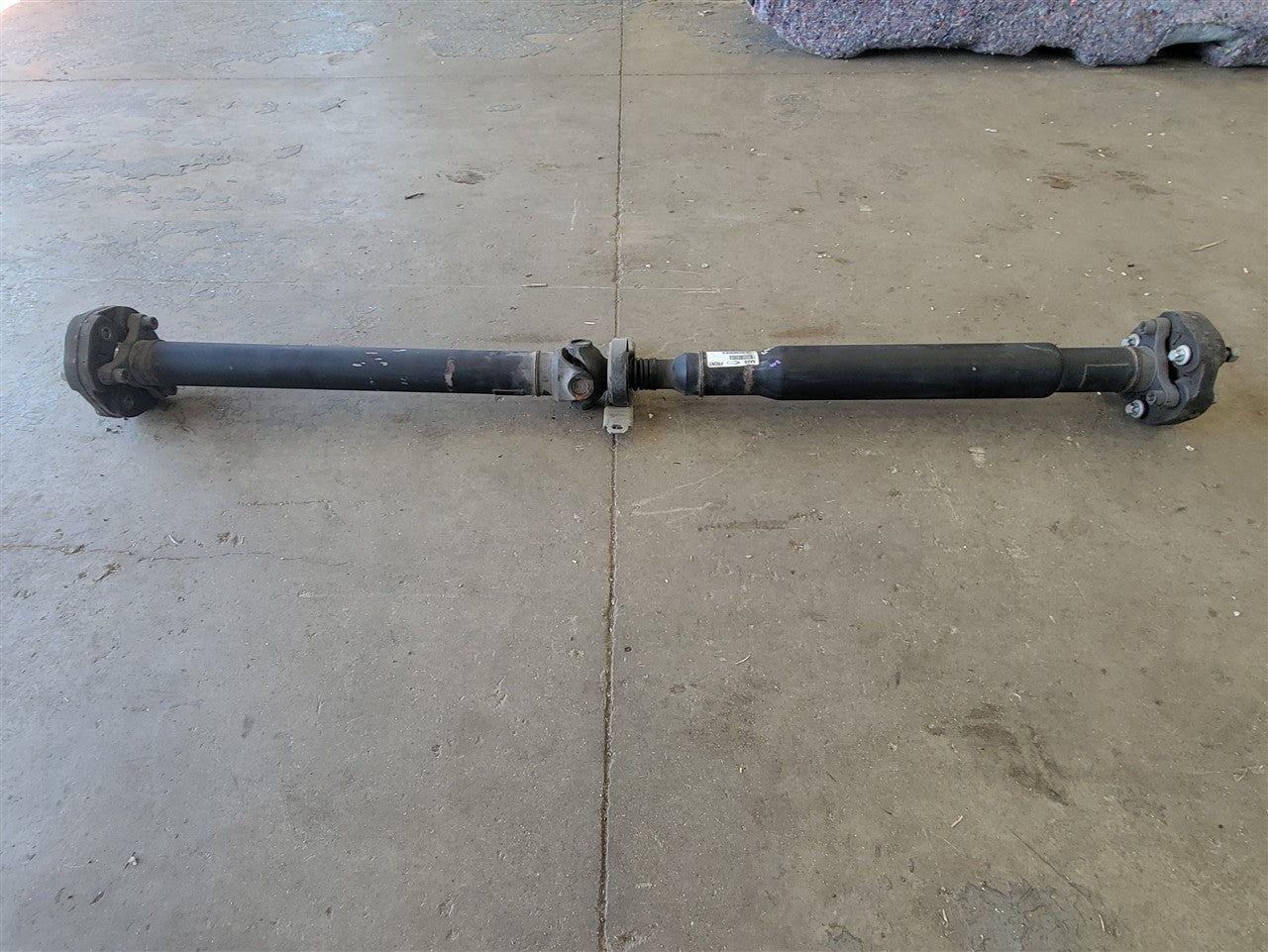 2014 CAMARO SS AUTO REAR DRIVE SHAFT 92237000 33497 - image 6