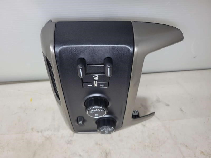 2018 SILVRDO15 LH DASH TRIM WITH 4x4 TRAILER HEADLI 334 - image 2