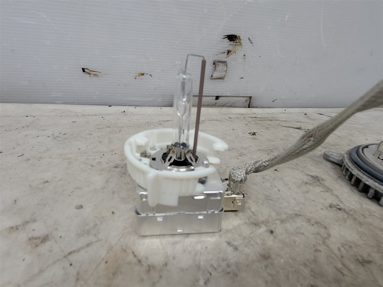 2014 CAMARO OEM HEADLAMP BALLAST & D3S BULB 33501 - image 4