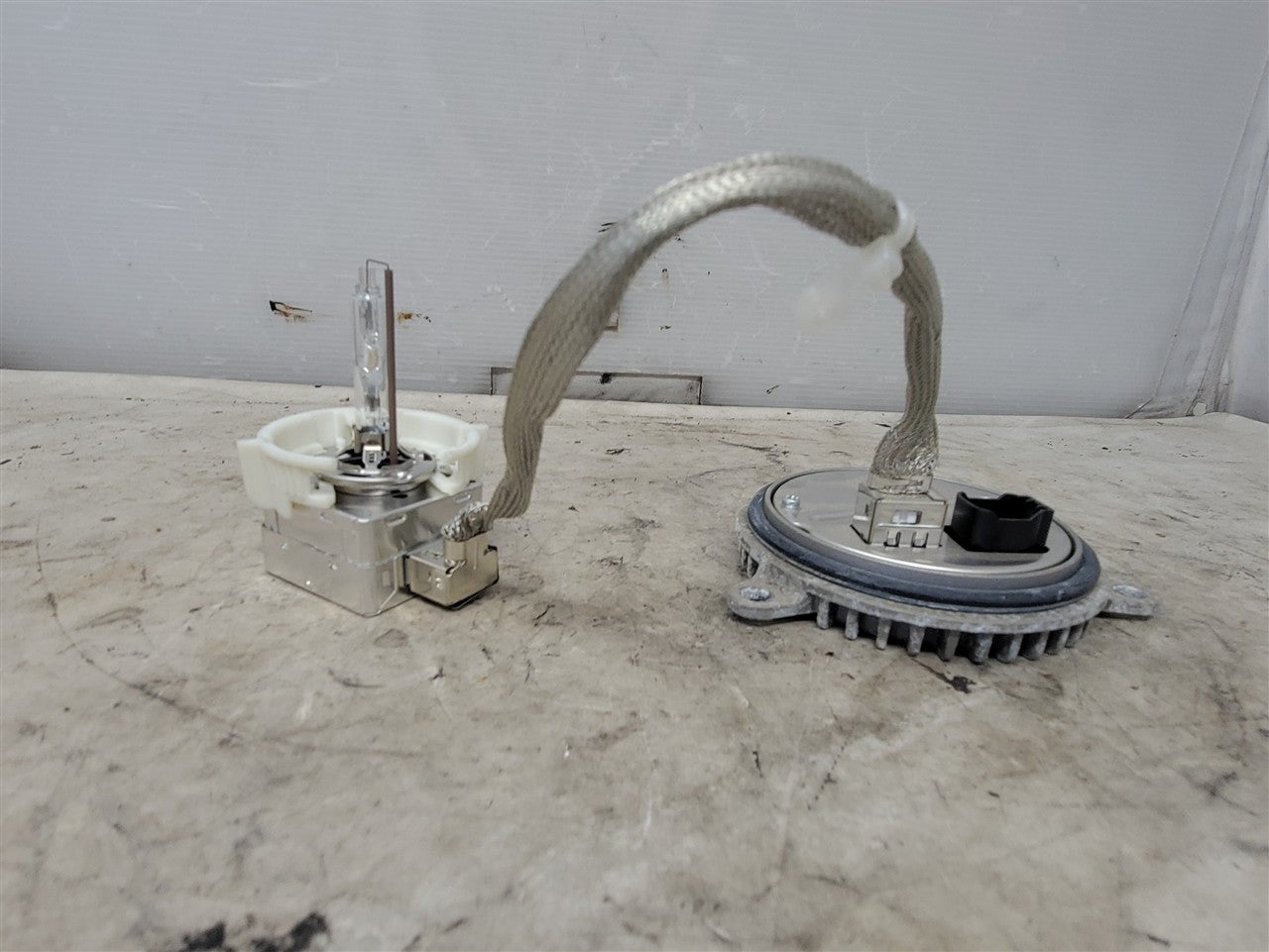 2014 CAMARO OEM HEADLAMP BALLAST & D3S BULB 33501 - image 5