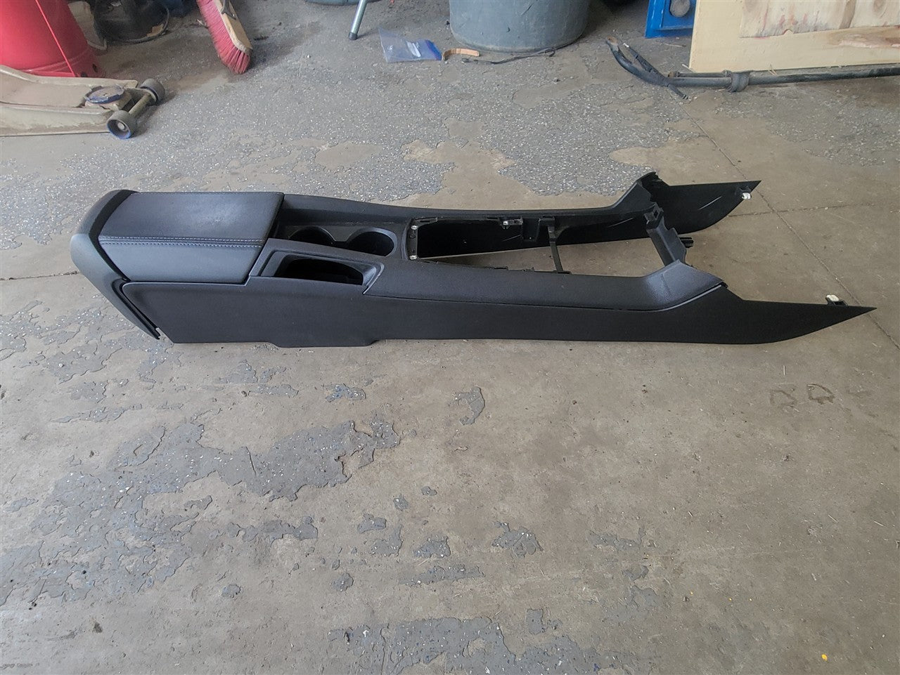 2014 CAMARO CENTER CONSOLE BLACK AUTO TRANS 33503 - image 1