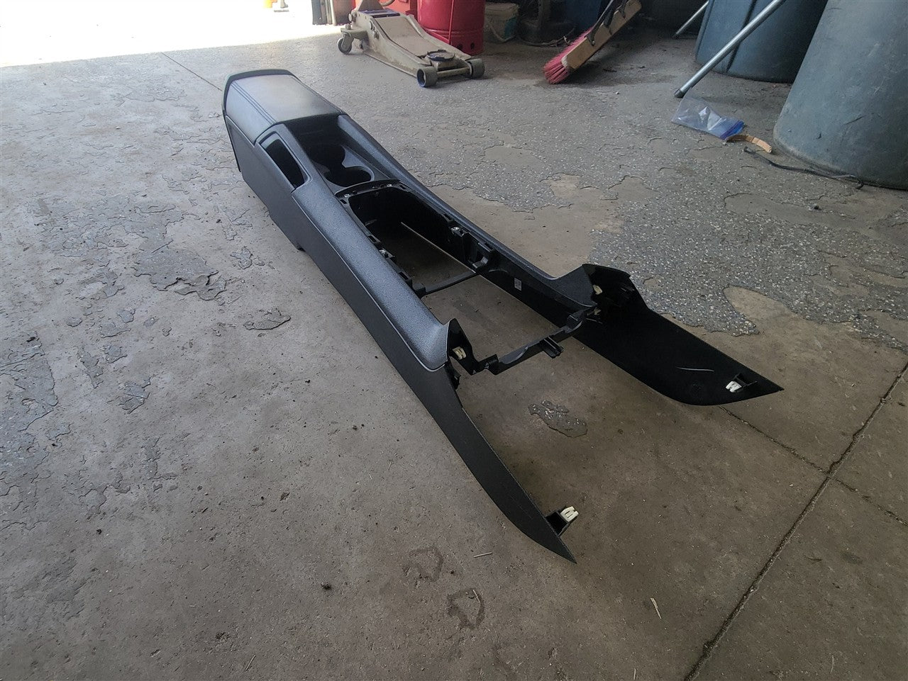2014 CAMARO CENTER CONSOLE BLACK AUTO TRANS 33503 - image 4