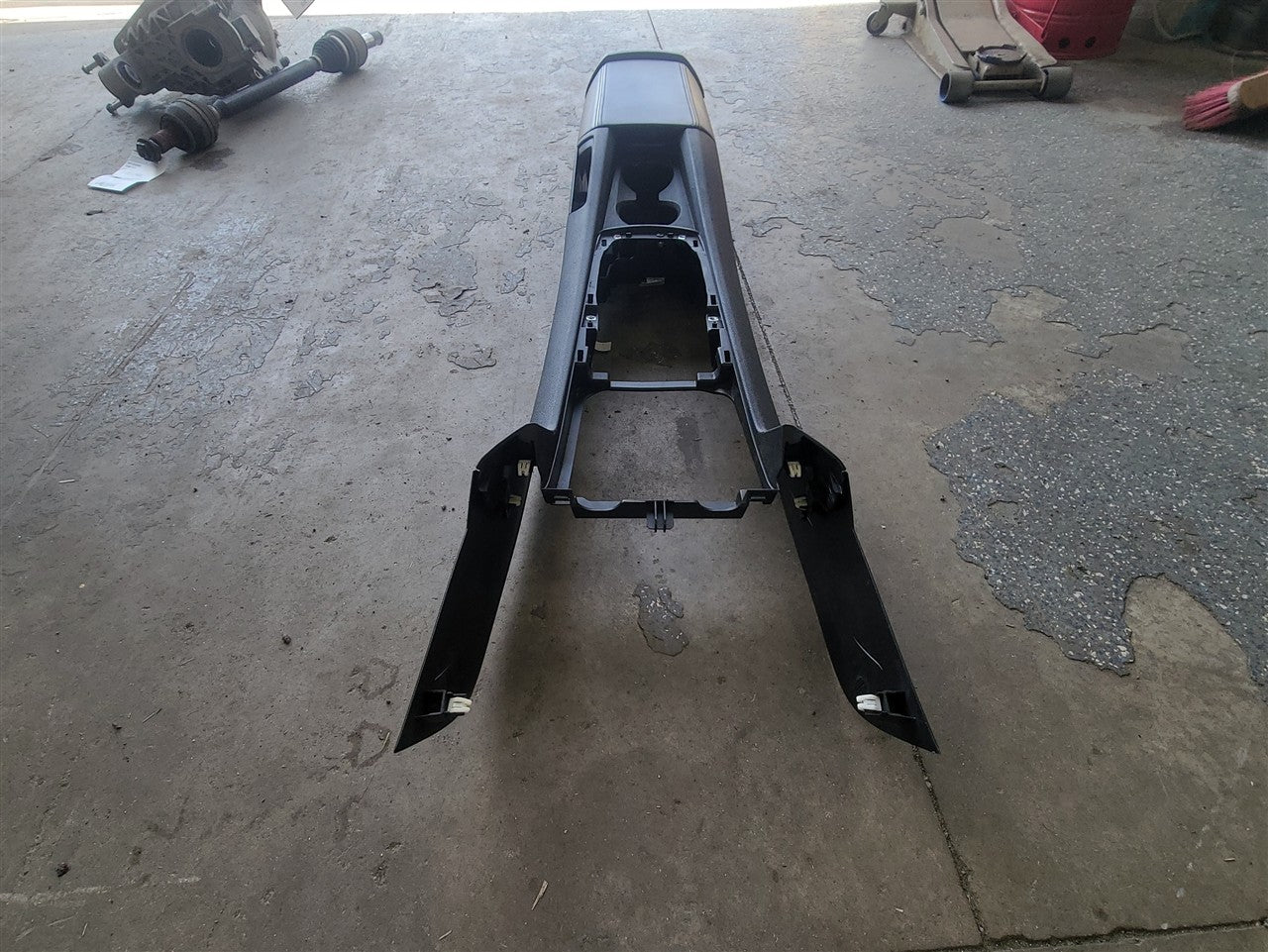 2014 CAMARO CENTER CONSOLE BLACK AUTO TRANS 33503 - image 5