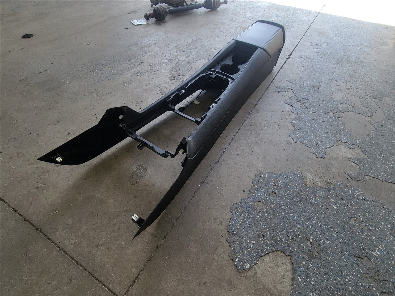 2014 CAMARO CENTER CONSOLE BLACK AUTO TRANS 33503 - image 6