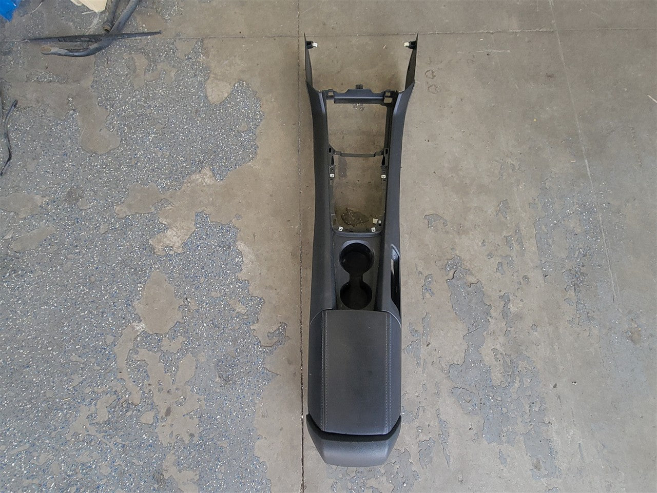 2014 CAMARO CENTER CONSOLE BLACK AUTO TRANS 33503 - image 9