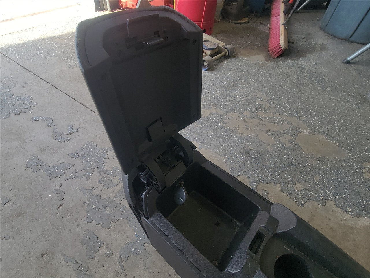 2014 CAMARO CENTER CONSOLE BLACK AUTO TRANS 33503 - image 13