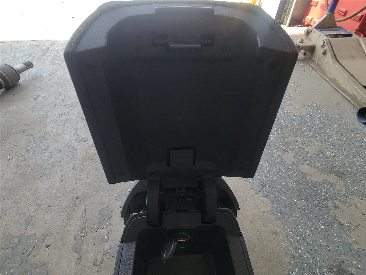 2014 CAMARO CENTER CONSOLE BLACK AUTO TRANS 33503 - image 14