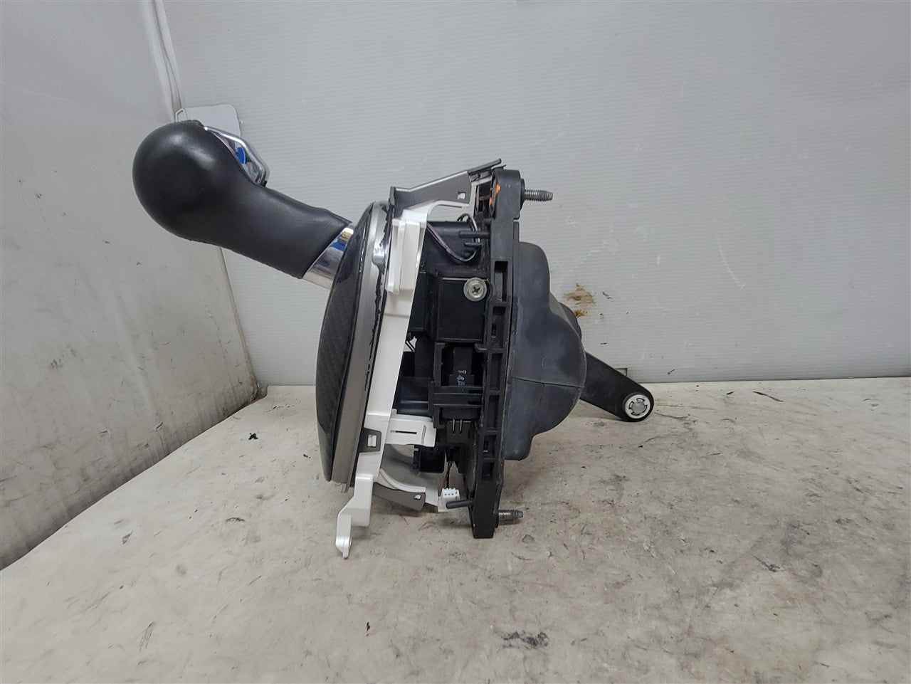 2014 CAMARO AUTOMATIC FLOOR SHIFTER W/TRIM &KNOB 33504 - image 5