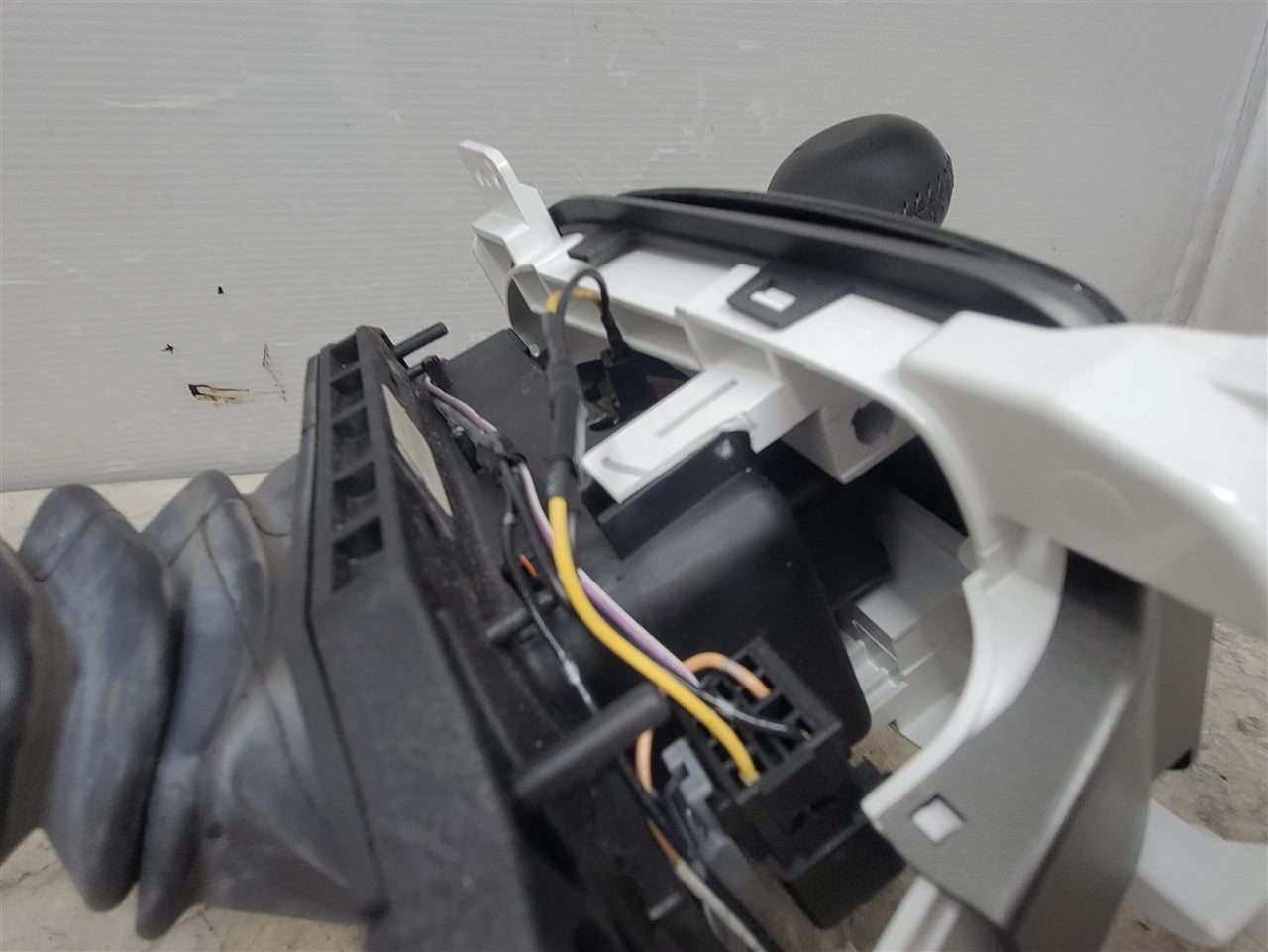 2014 CAMARO AUTOMATIC FLOOR SHIFTER W/TRIM &KNOB 33504 - image 11