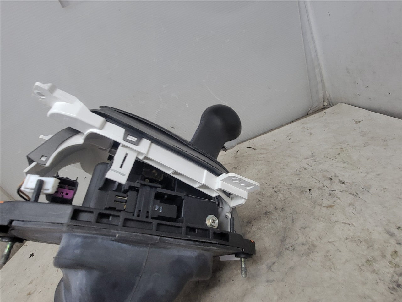 2014 CAMARO AUTOMATIC FLOOR SHIFTER W/TRIM &KNOB 33504 - image 13