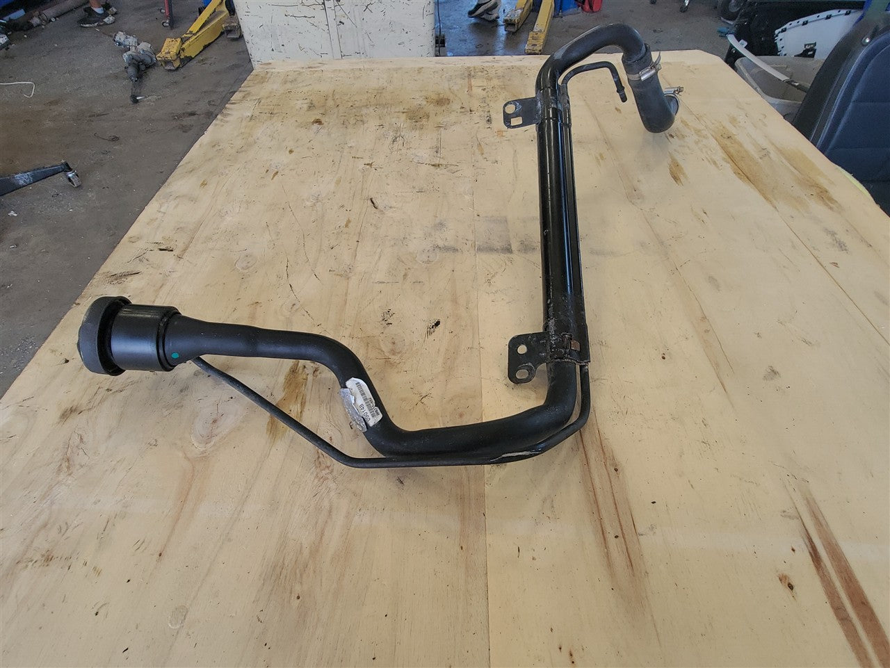 2014 CAMARO FUEL FILLER NECK 22925350 33512 - image 3