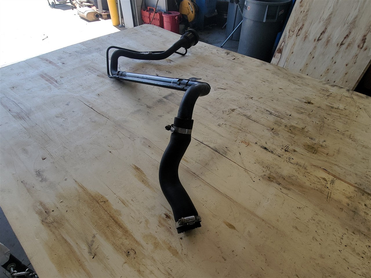 2014 CAMARO FUEL FILLER NECK 22925350 33512 - image 6