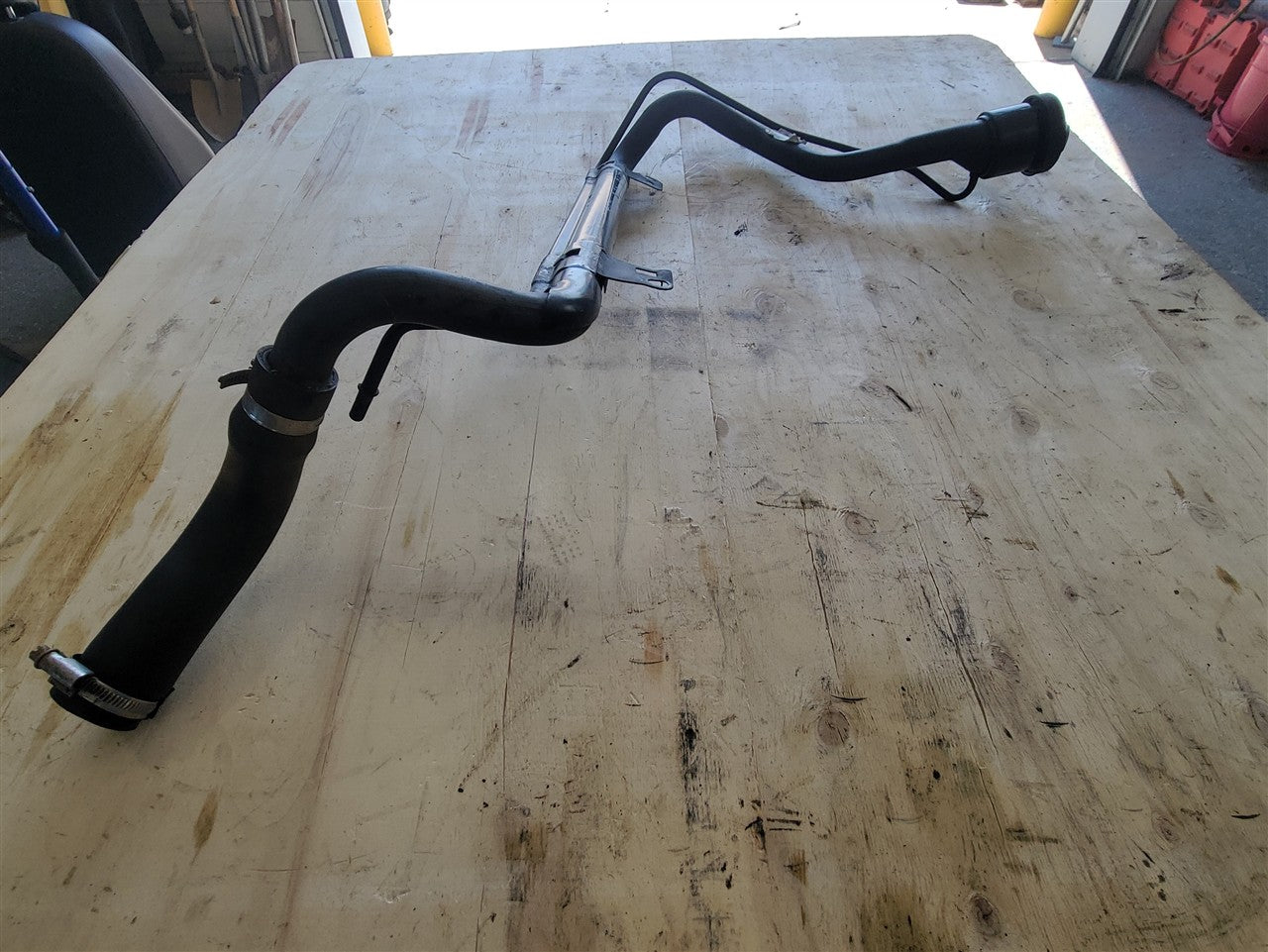 2014 CAMARO FUEL FILLER NECK 22925350 33512 - image 7