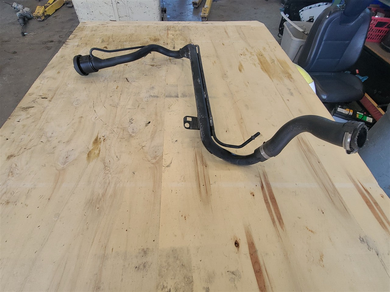 2014 CAMARO FUEL FILLER NECK 22925350 33512 - image 11