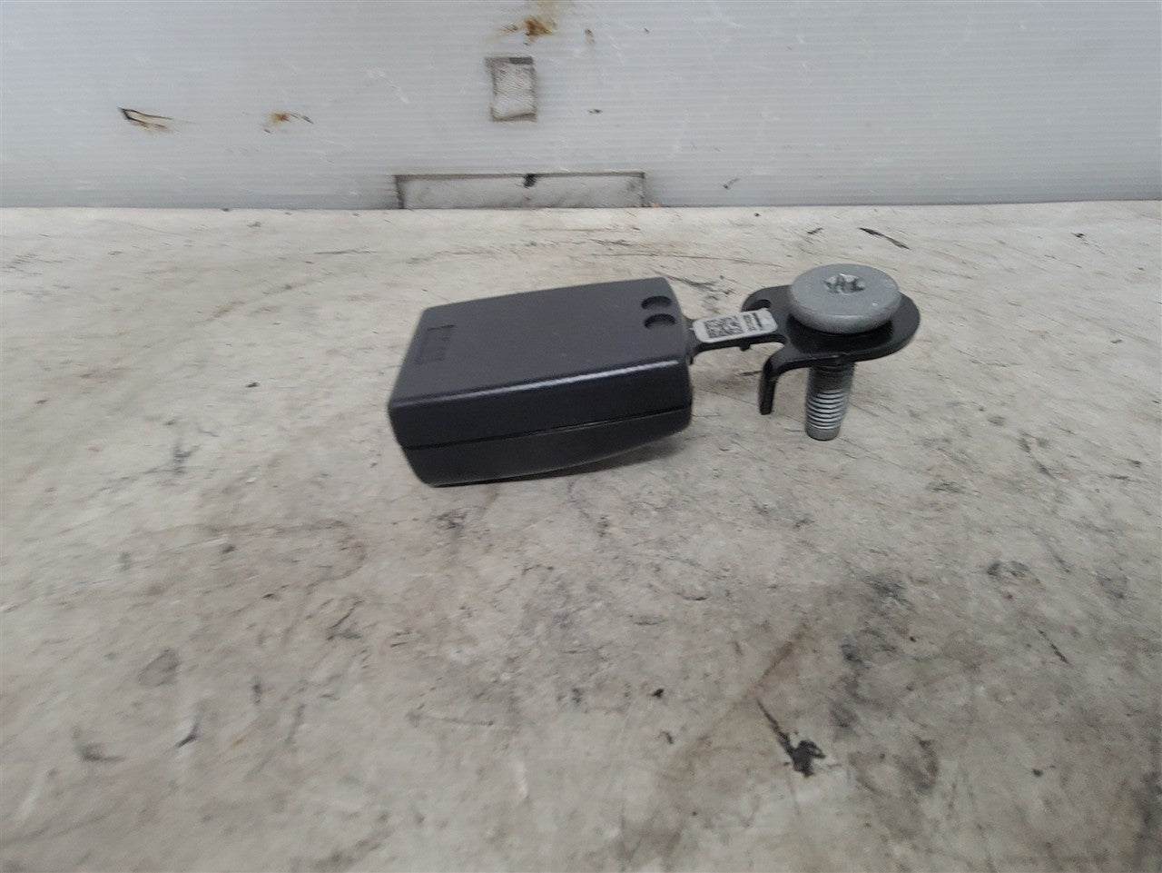 2014 CAMARO REAR SEAT BELT BUCKLE 19208868 33520 - image 5