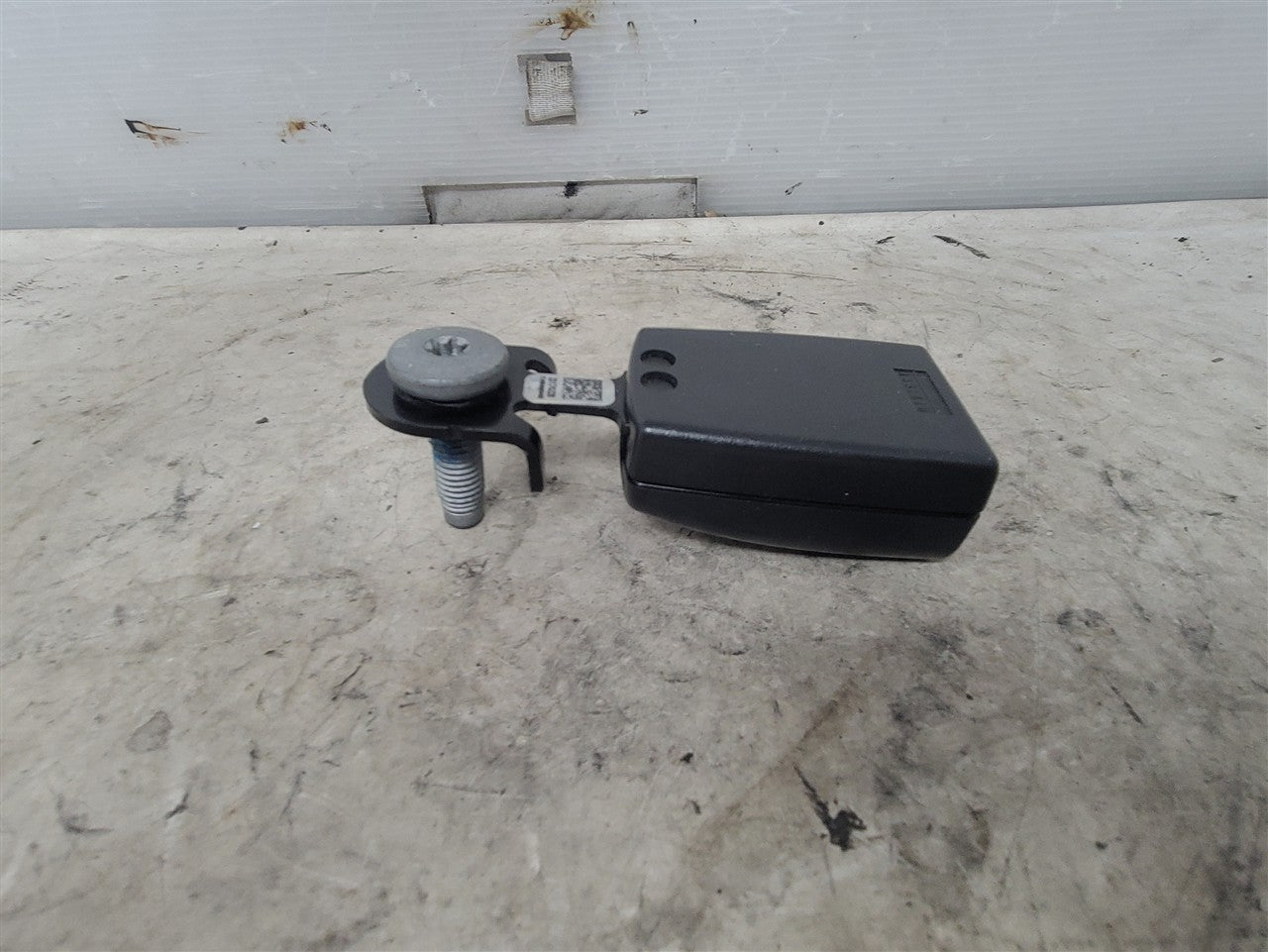 2014 CAMARO REAR SEAT BELT BUCKLE 19208868 33520 - image 7