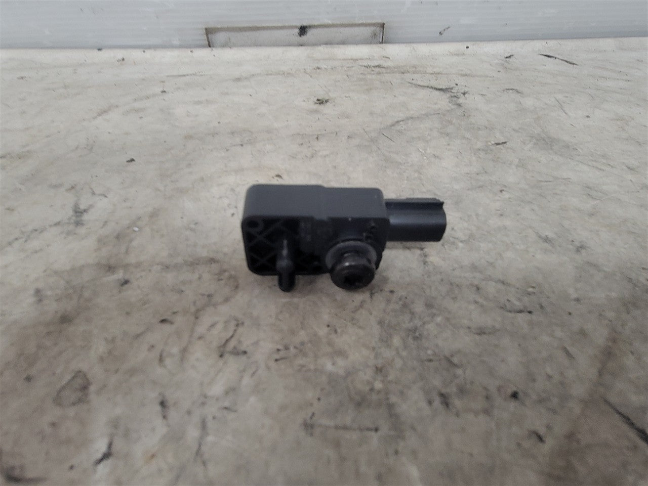 2014 CAMARO OEM FRONT END CRASH SENSOR 13502340 33527 - image 1