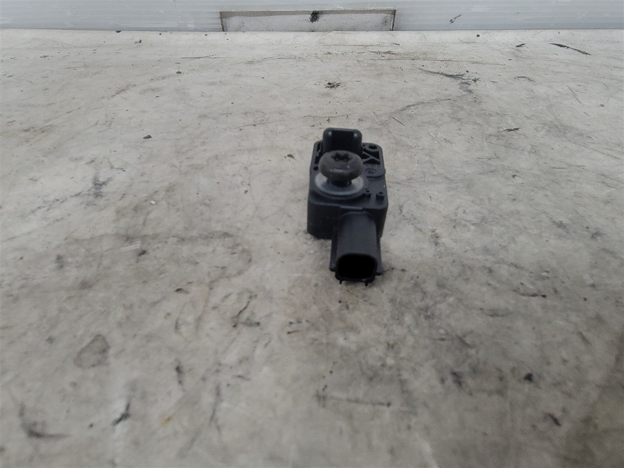 2014 CAMARO OEM FRONT END CRASH SENSOR 13502340 33527 - image 3