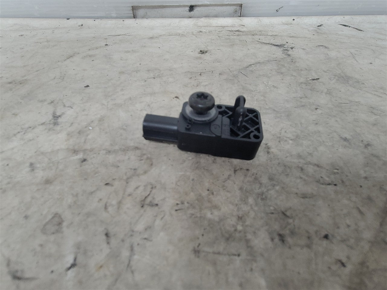 2014 CAMARO OEM FRONT END CRASH SENSOR 13502340 33527 - image 4