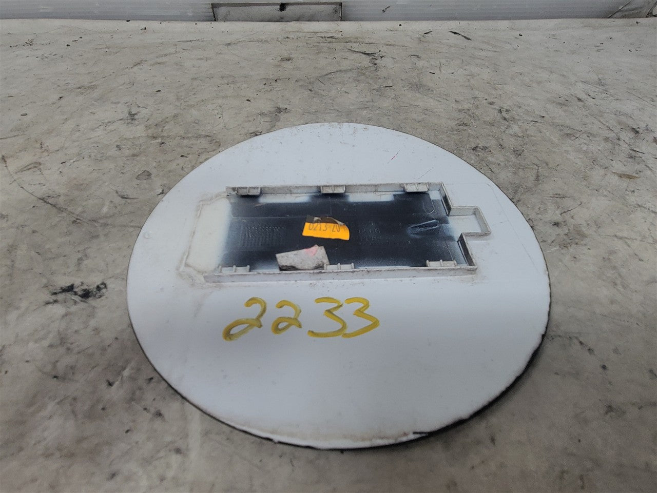 2014 CAMARO GAS TANK FUEL DOOR WHITE 23138595 33535 - image 5