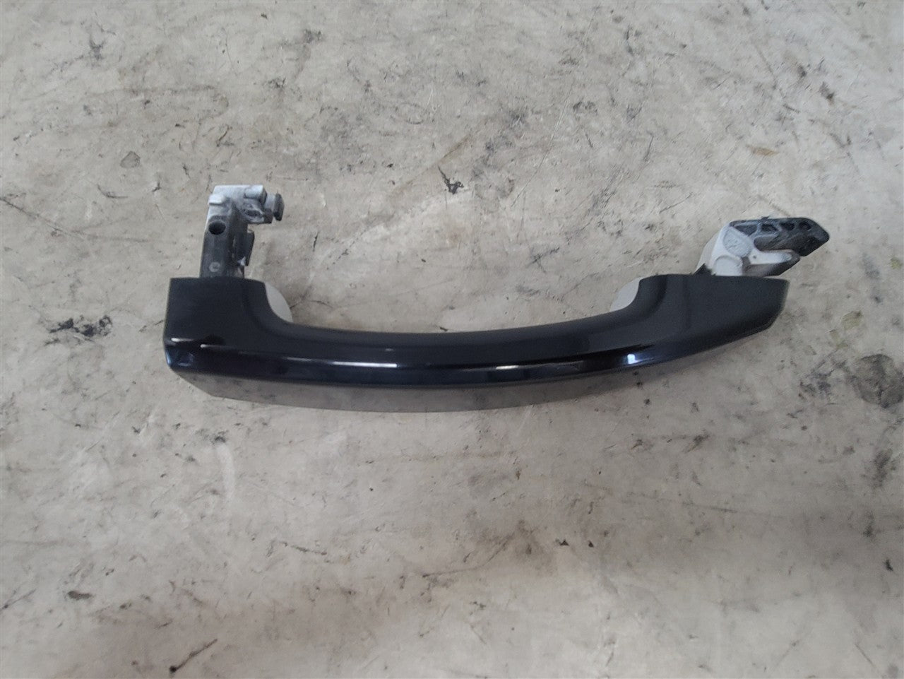 2014 CAMARO FRONT DOOR HANDLE WHITE W/BLACK COVR 33540 - image 6