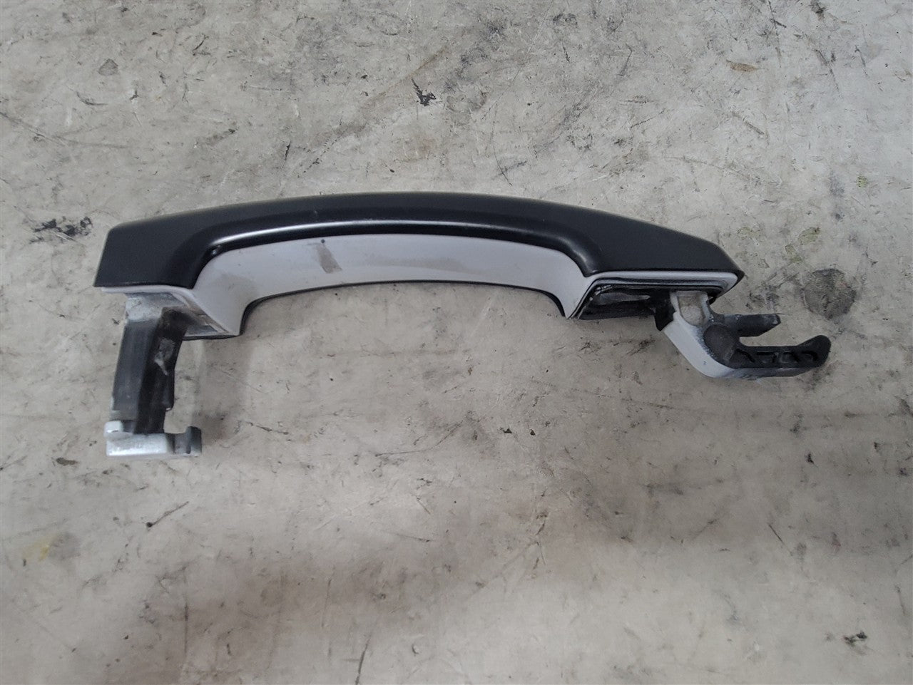 2014 CAMARO FRONT DOOR HANDLE WHITE W/BLACK COVR 33540 - image 7