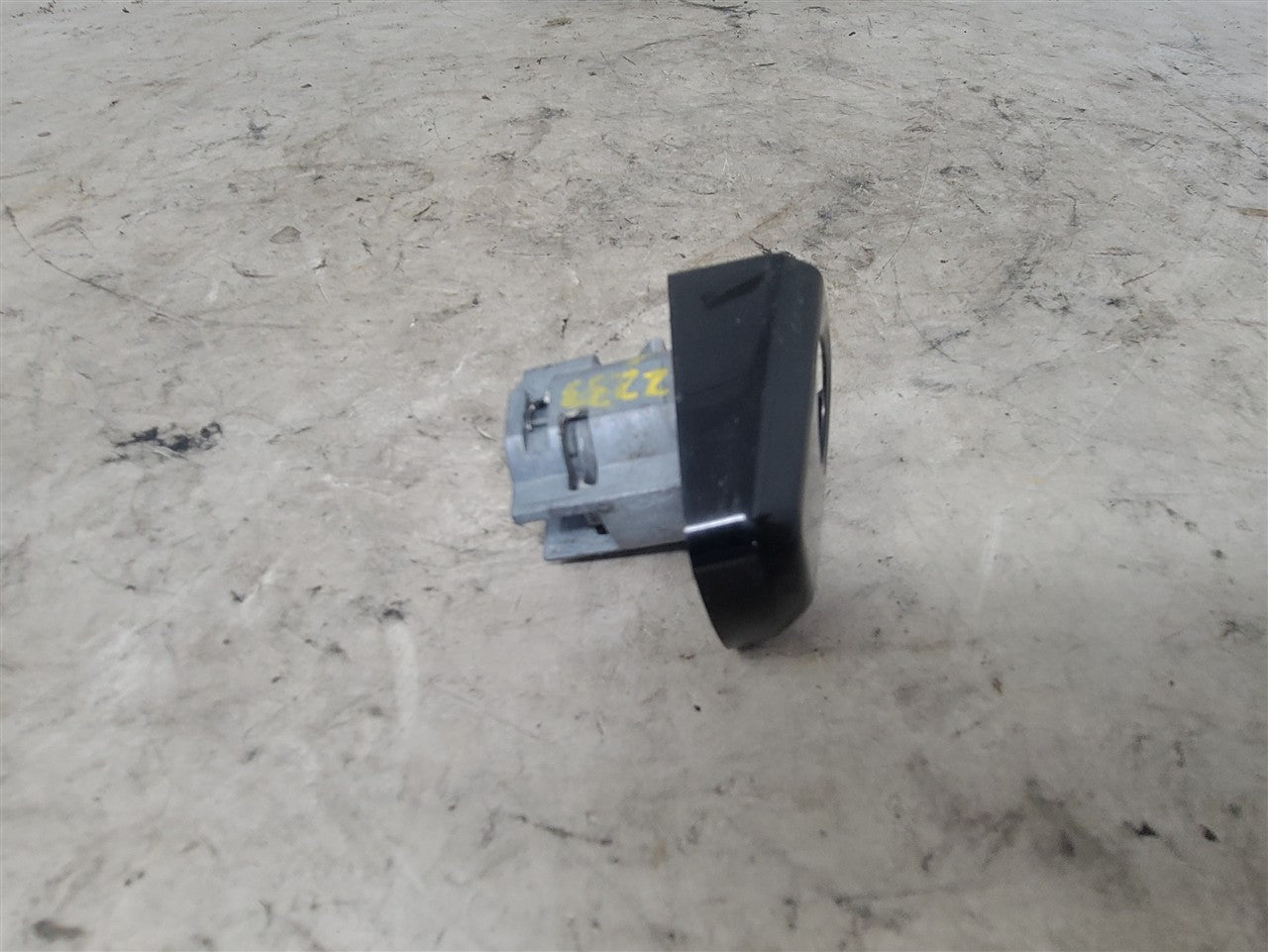 2014 CAMARO FRONT DOOR HANDLE WHITE W/BLACK COVR 33540 - image 11
